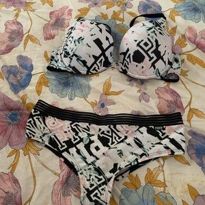 Vs Pink logo floral bra and undie bundle